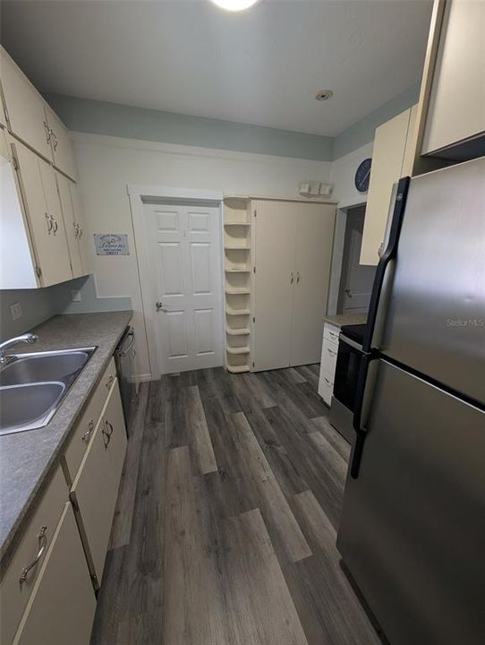 出租: $3,000 (3 贝兹, 2 浴室, 1843 平方英尺)
