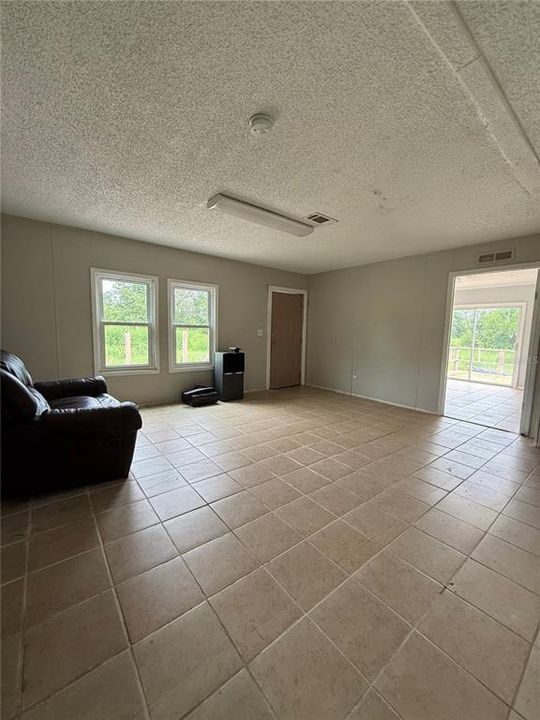 For Sale: $281,000 (3 beds, 2 baths, 1056 Square Feet)