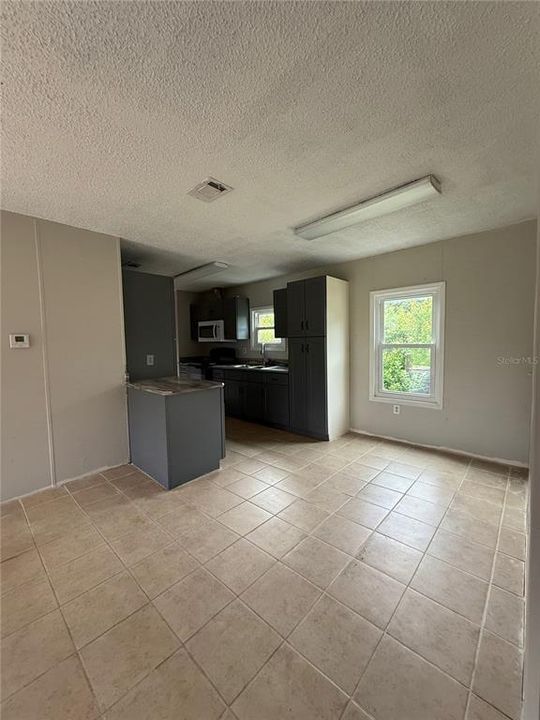 For Sale: $281,000 (3 beds, 2 baths, 1056 Square Feet)