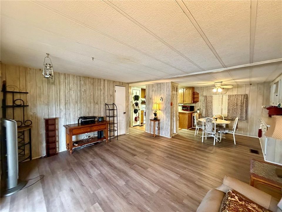 На продажу: $125,000 (2 спален, 2 ванн, 960 Квадратных фут)