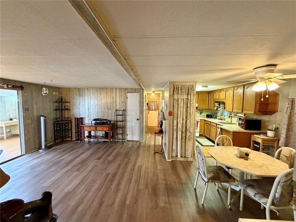 На продажу: $125,000 (2 спален, 2 ванн, 960 Квадратных фут)