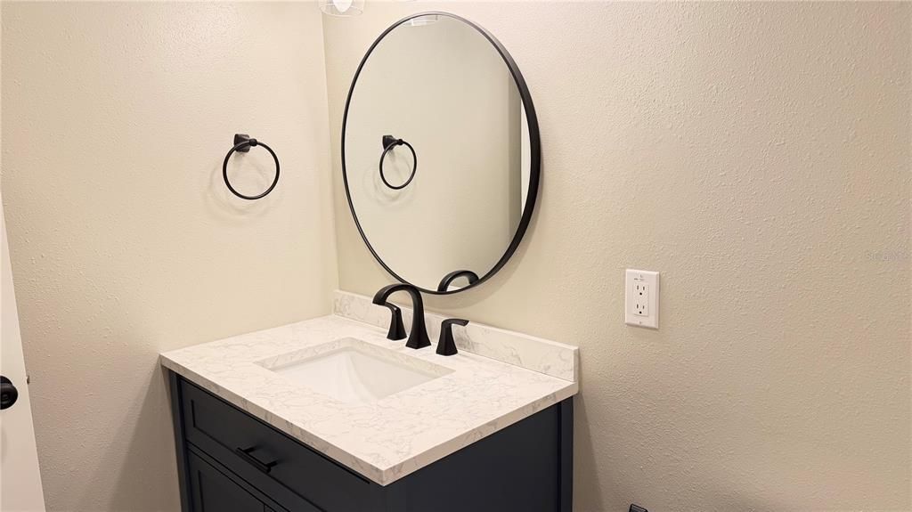 For Rent: $3,000 (2 beds, 2 baths, 971 Square Feet)