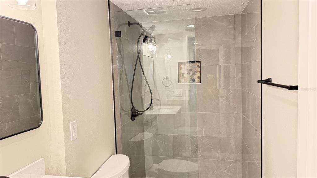For Rent: $3,000 (2 beds, 2 baths, 971 Square Feet)