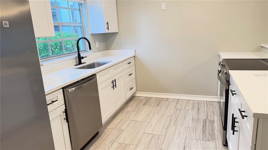 For Rent: $3,000 (2 beds, 2 baths, 971 Square Feet)