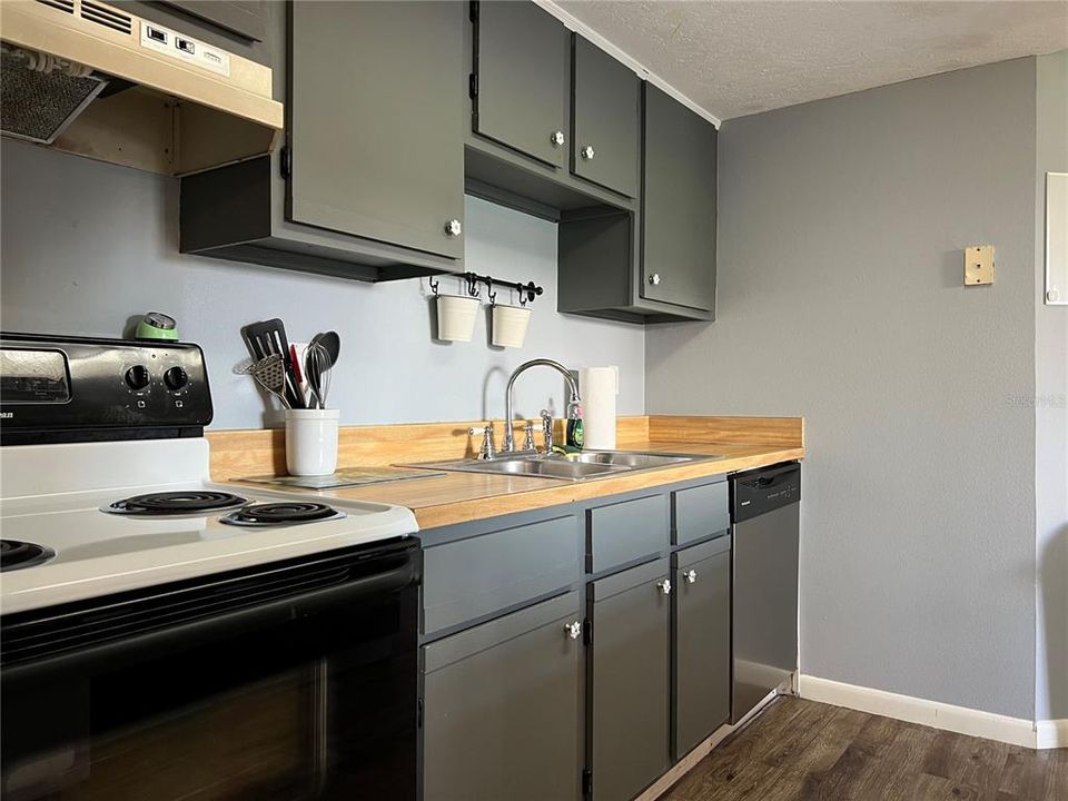 For Rent: $1,450 (2 beds, 2 baths, 960 Square Feet)