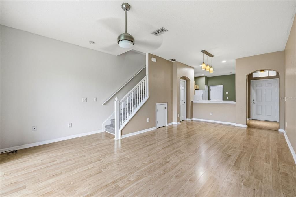 For Sale: $319,000 (2 beds, 2 baths, 1272 Square Feet)