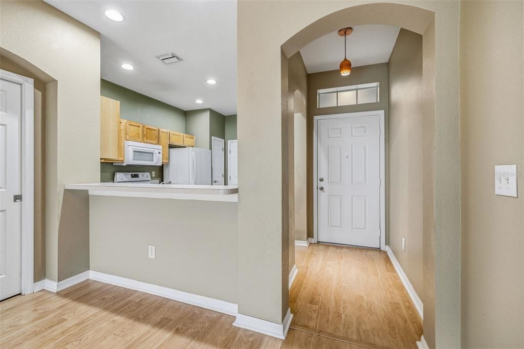 For Sale: $319,000 (2 beds, 2 baths, 1272 Square Feet)
