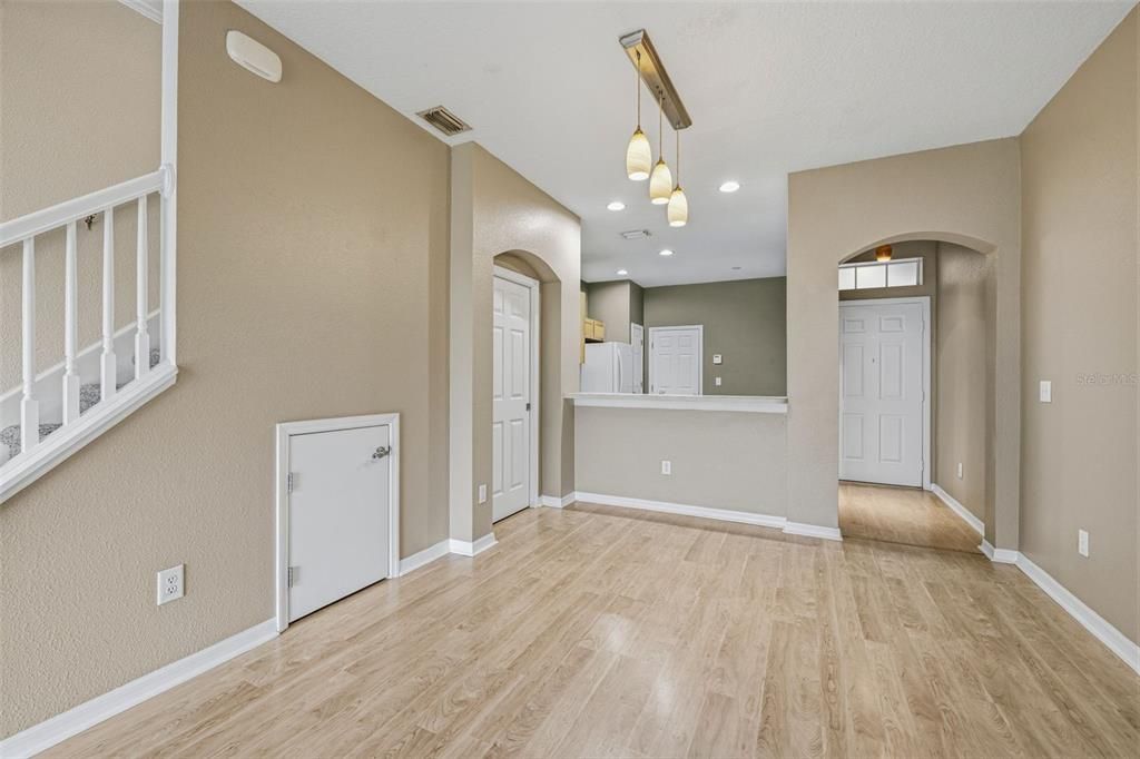 For Sale: $319,000 (2 beds, 2 baths, 1272 Square Feet)