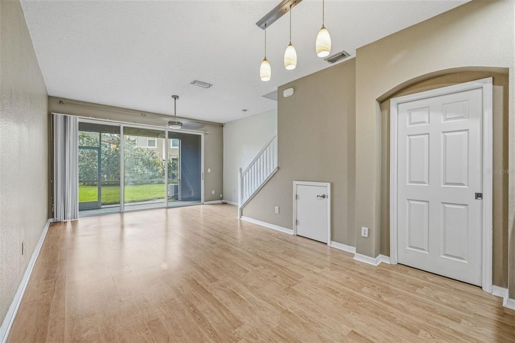 For Sale: $319,000 (2 beds, 2 baths, 1272 Square Feet)