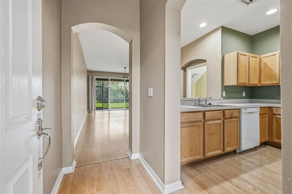 For Sale: $319,000 (2 beds, 2 baths, 1272 Square Feet)