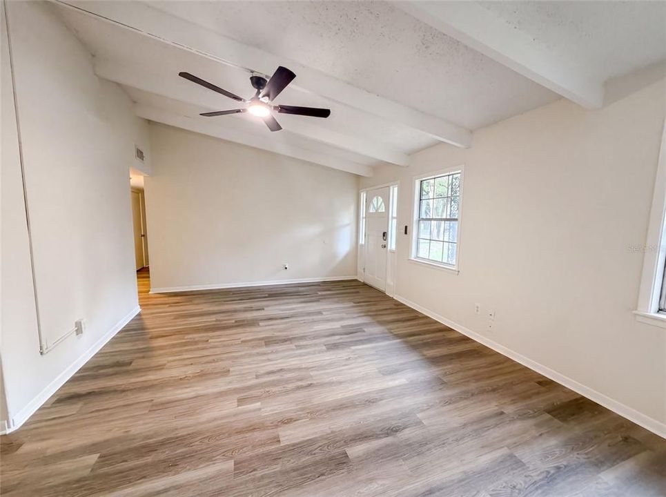 For Sale: $220,000 (4 beds, 2 baths, 1432 Square Feet)