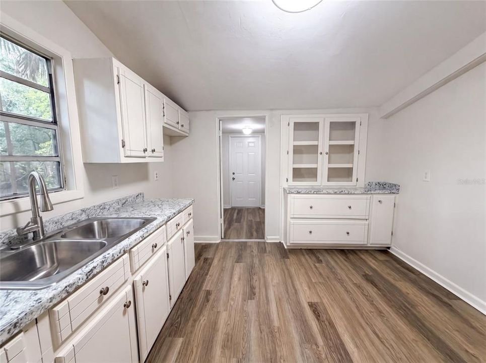 For Sale: $220,000 (4 beds, 2 baths, 1432 Square Feet)