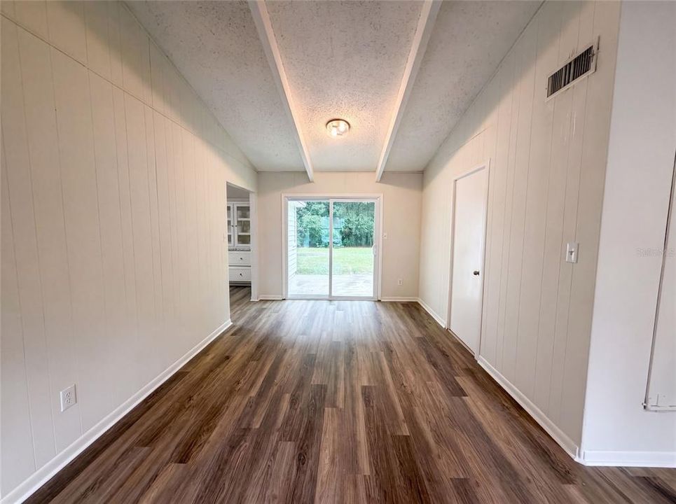 For Sale: $220,000 (4 beds, 2 baths, 1432 Square Feet)