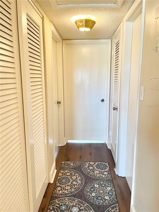 For Sale: $102,500 (2 beds, 1 baths, 816 Square Feet)