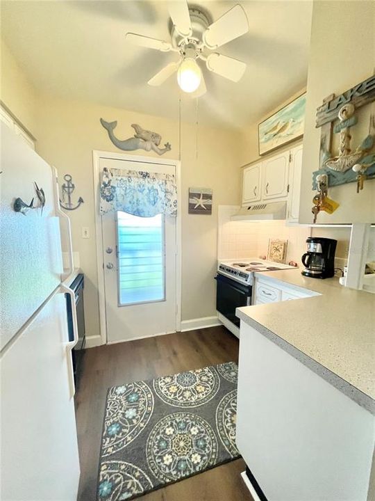 For Sale: $102,500 (2 beds, 1 baths, 816 Square Feet)