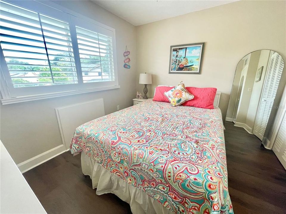 For Sale: $102,500 (2 beds, 1 baths, 816 Square Feet)