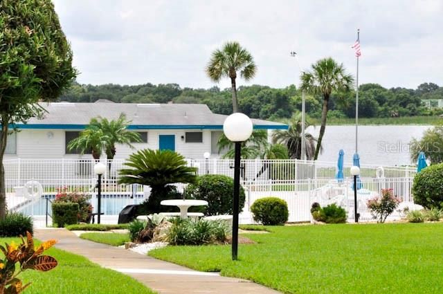 For Sale: $102,500 (2 beds, 1 baths, 816 Square Feet)