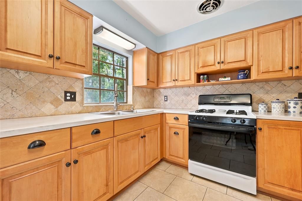 En Venta: $525,000 (3 camas, 2 baños, 2222 Pies cuadrados)