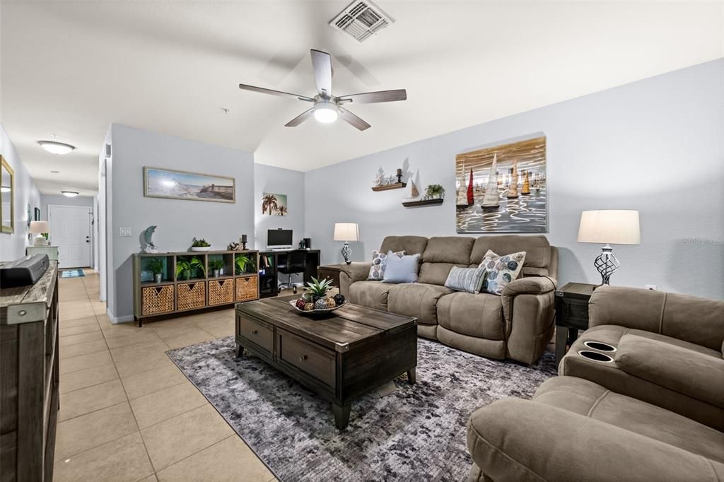 For Sale: $192,900 (2 beds, 2 baths, 1415 Square Feet)