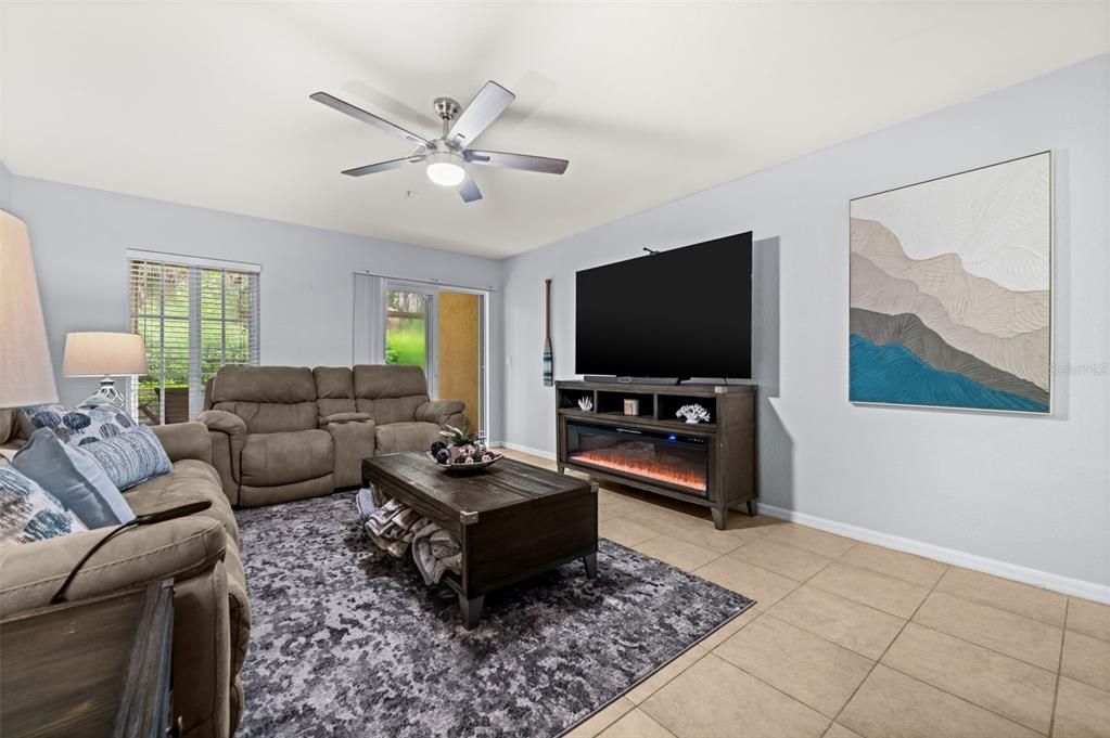 For Sale: $192,900 (2 beds, 2 baths, 1415 Square Feet)