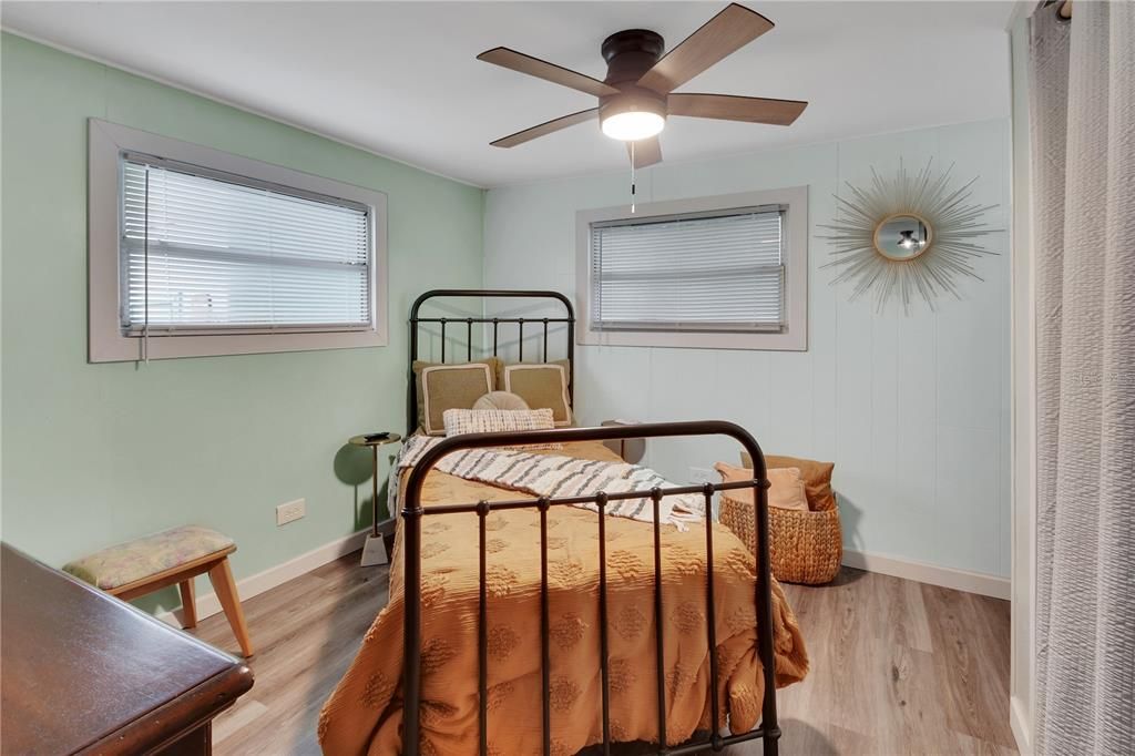 На продажу: $179,900 (2 спален, 1 ванн, 852 Квадратных фут)