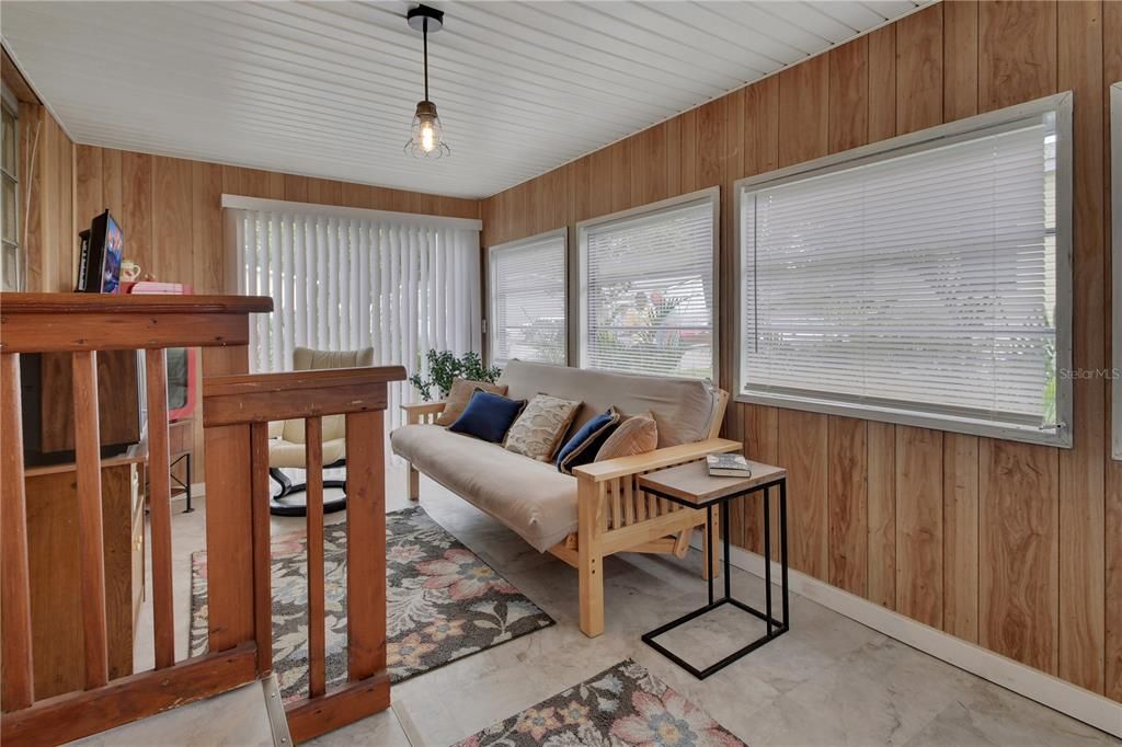 На продажу: $179,900 (2 спален, 1 ванн, 852 Квадратных фут)
