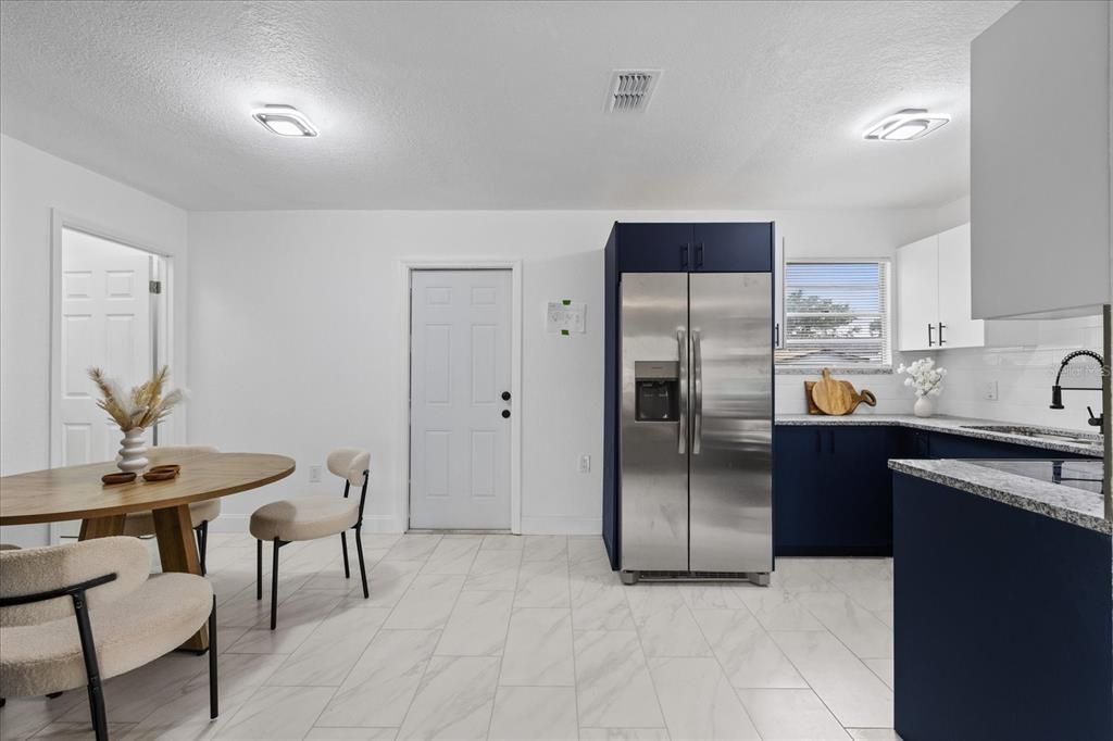 待售: $339,900 (4 贝兹, 2 浴室, 1037 平方英尺)