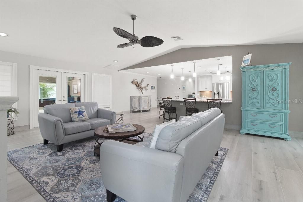 For Sale: $819,000 (3 beds, 2 baths, 2320 Square Feet)