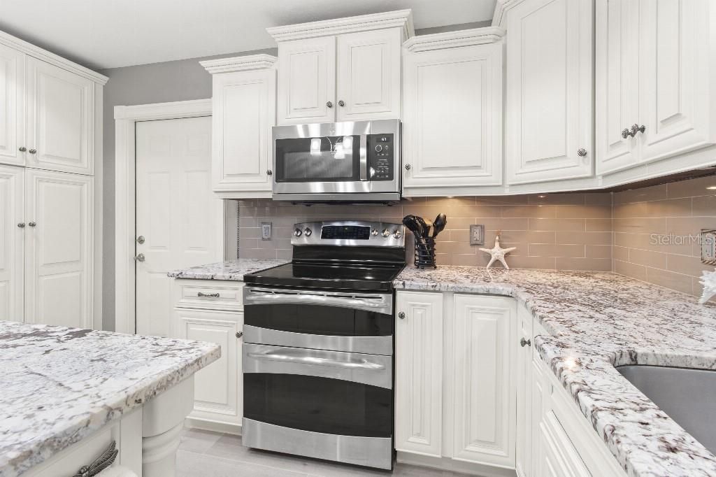 For Sale: $819,000 (3 beds, 2 baths, 2320 Square Feet)