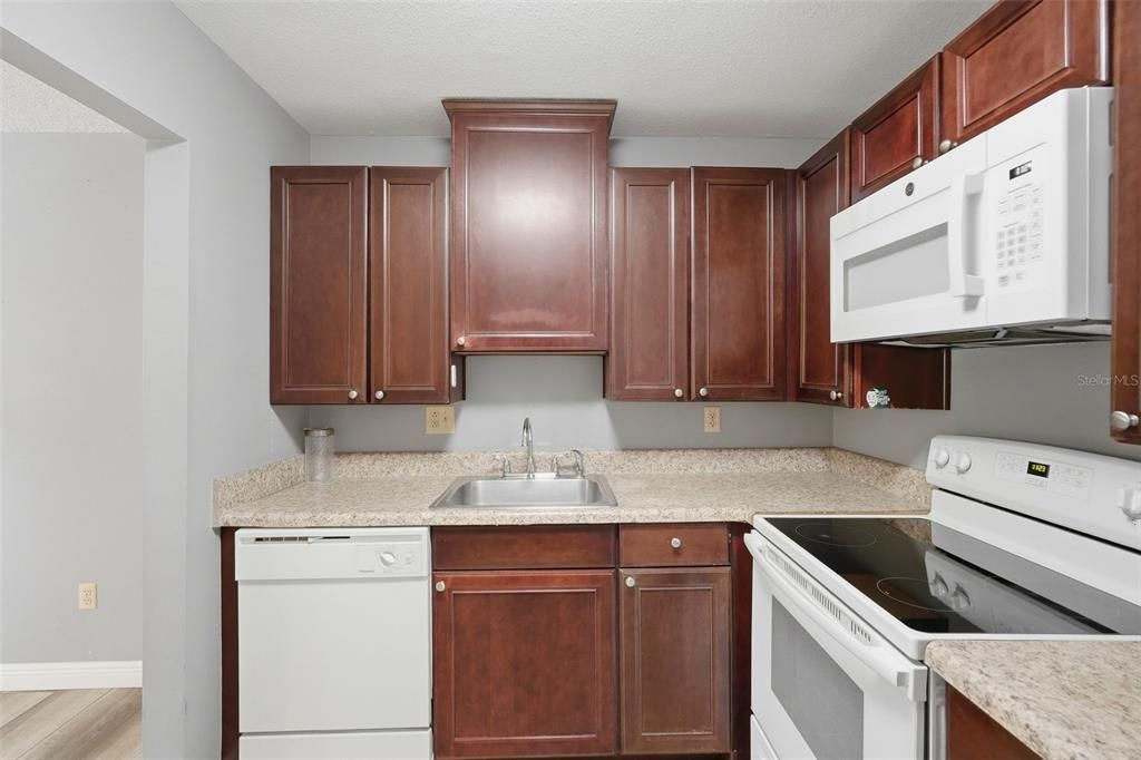 For Rent: $1,400 (2 beds, 1 baths, 800 Square Feet)