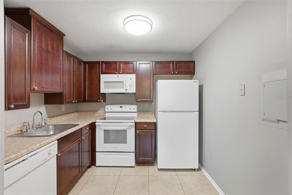 For Rent: $1,400 (2 beds, 1 baths, 800 Square Feet)
