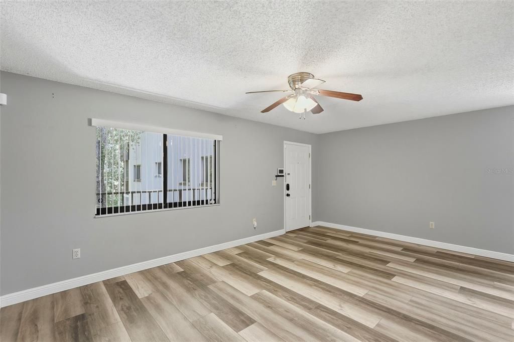 For Rent: $1,400 (2 beds, 1 baths, 800 Square Feet)