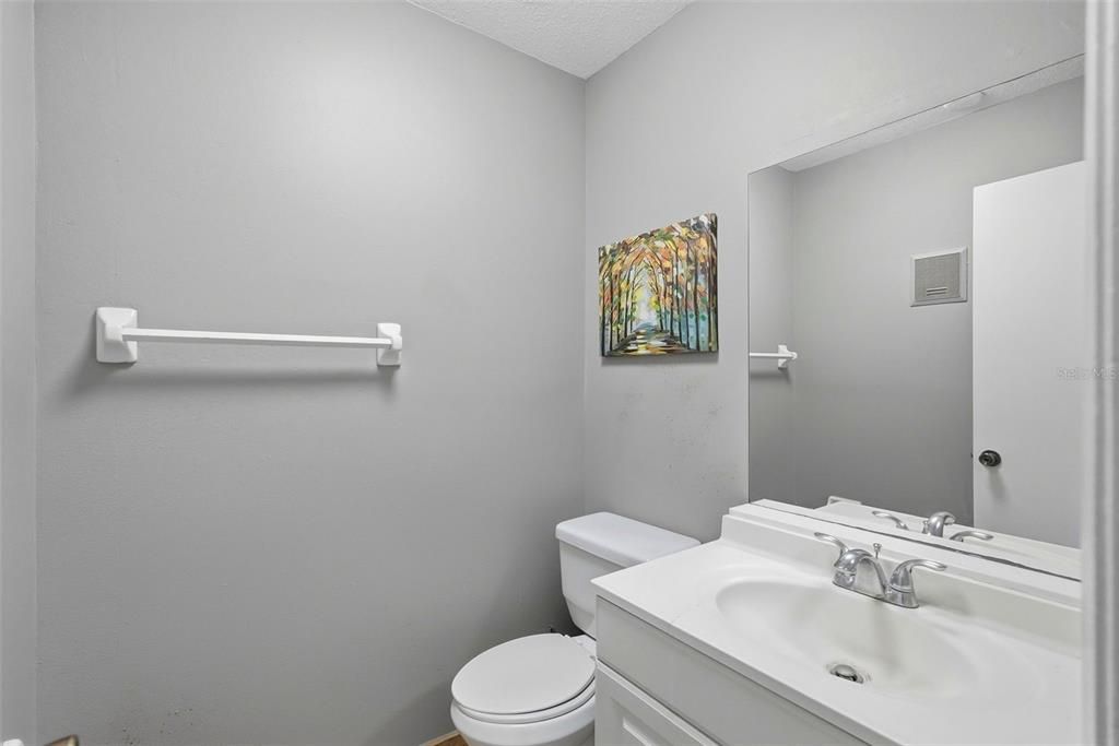 For Rent: $1,400 (2 beds, 1 baths, 800 Square Feet)