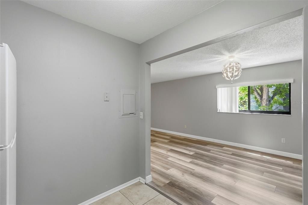 For Rent: $1,400 (2 beds, 1 baths, 800 Square Feet)