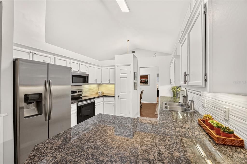 For Sale: $425,000 (3 beds, 2 baths, 1968 Square Feet)