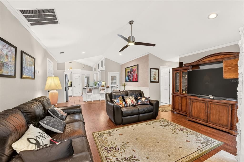 For Sale: $425,000 (3 beds, 2 baths, 1968 Square Feet)