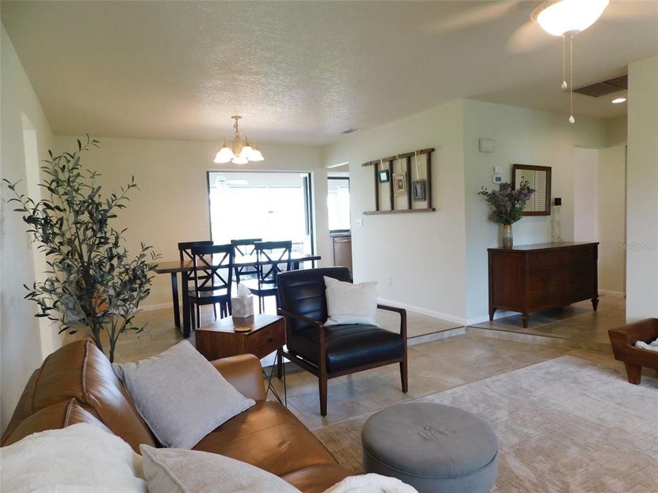 For Sale: $309,000 (2 beds, 2 baths, 1504 Square Feet)