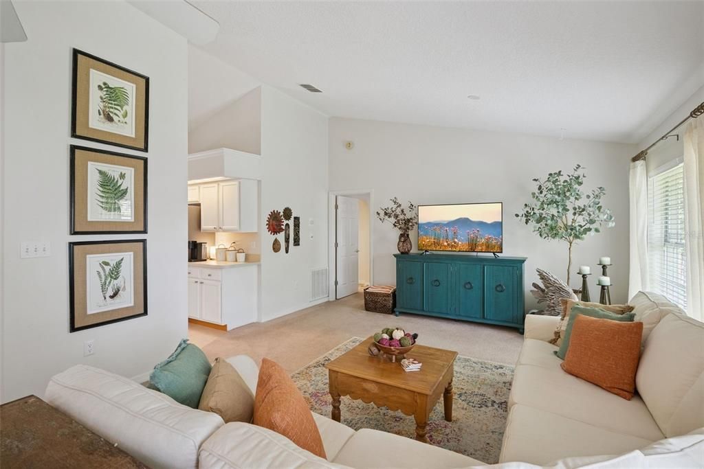 For Sale: $375,000 (2 beds, 2 baths, 1514 Square Feet)