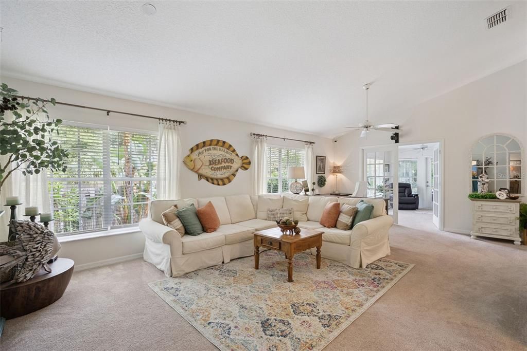 For Sale: $375,000 (2 beds, 2 baths, 1514 Square Feet)
