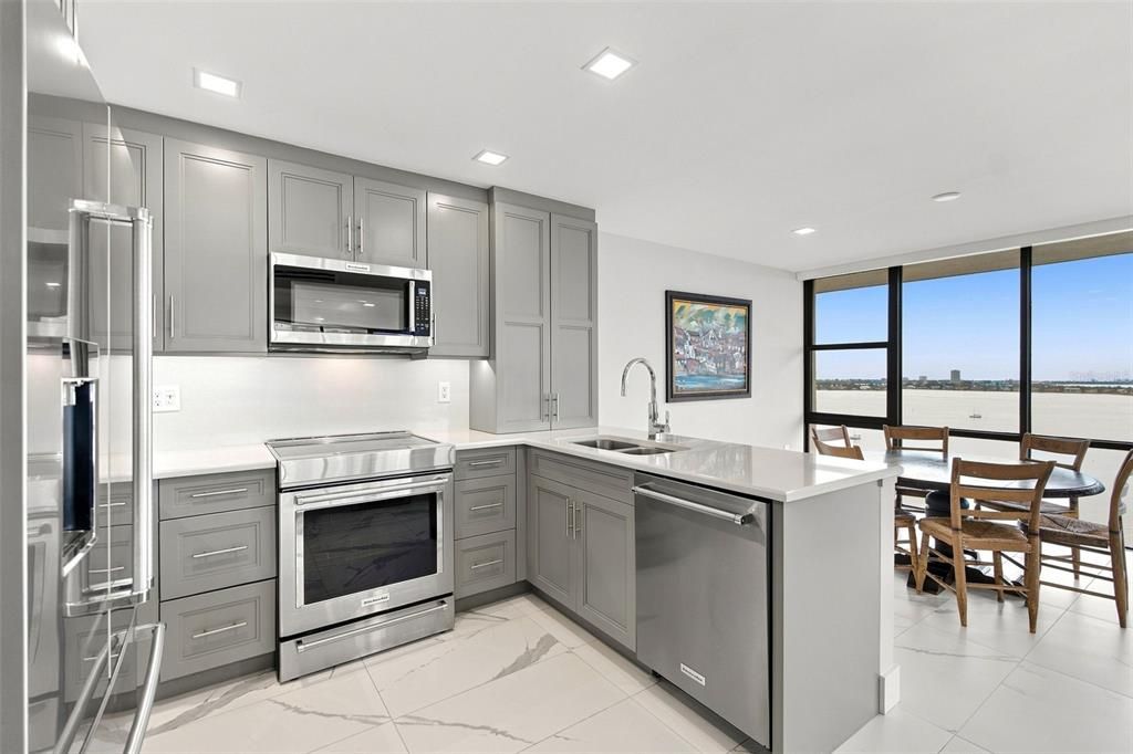 For Sale: $1,299,999 (2 beds, 2 baths, 1636 Square Feet)