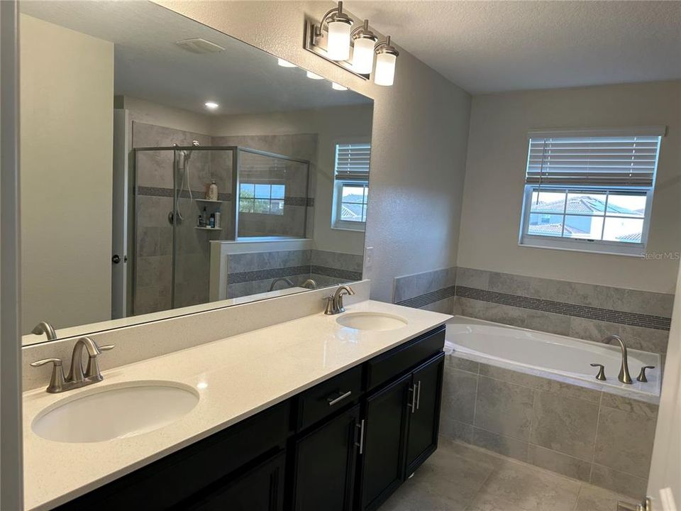 For Sale: $499,000 (4 beds, 3 baths, 2644 Square Feet)
