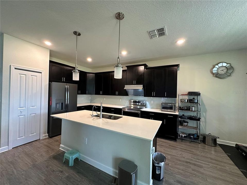 For Sale: $499,000 (4 beds, 3 baths, 2644 Square Feet)