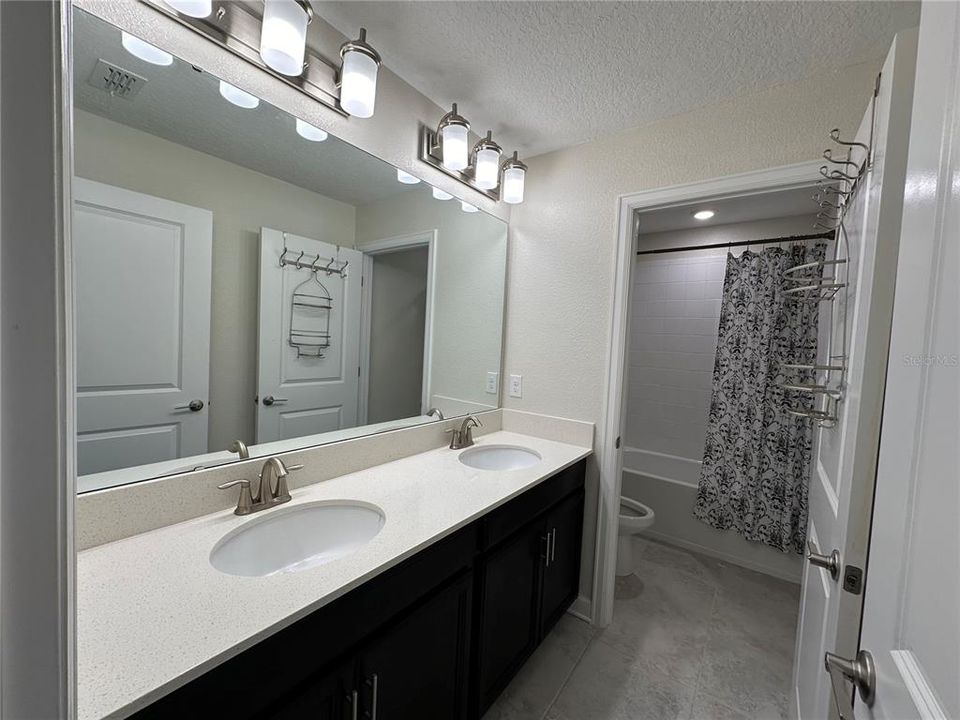 For Sale: $499,000 (4 beds, 3 baths, 2644 Square Feet)