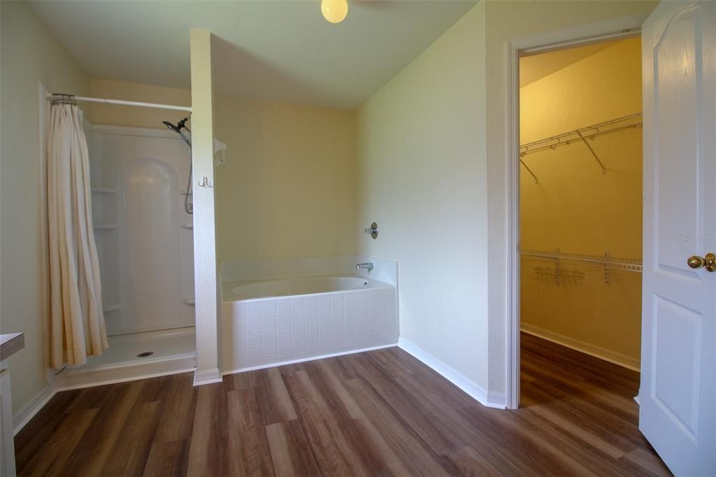 For Rent: $2,450 (4 beds, 3 baths, 2116 Square Feet)