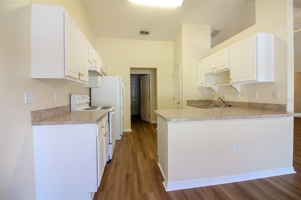 For Rent: $2,450 (4 beds, 3 baths, 2116 Square Feet)