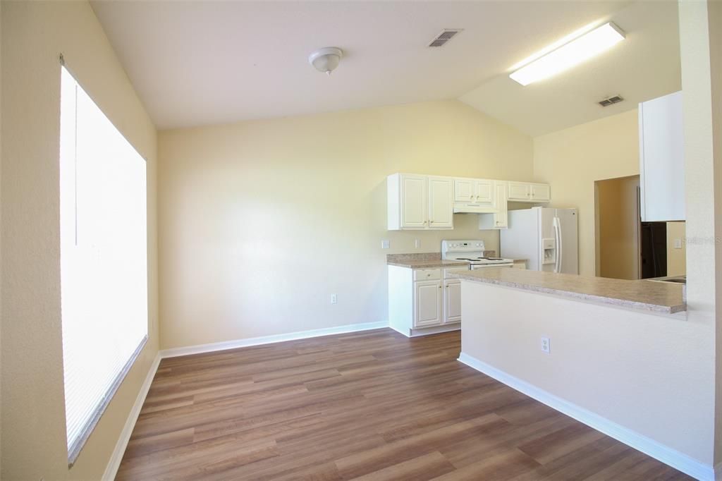 For Rent: $2,450 (4 beds, 3 baths, 2116 Square Feet)