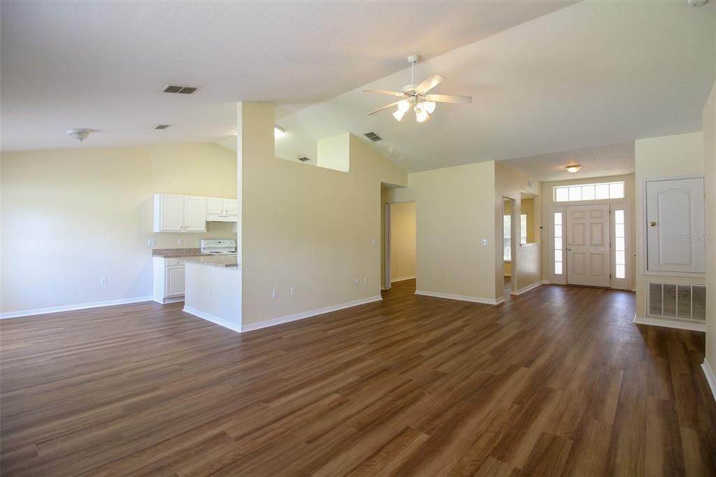 For Rent: $2,450 (4 beds, 3 baths, 2116 Square Feet)