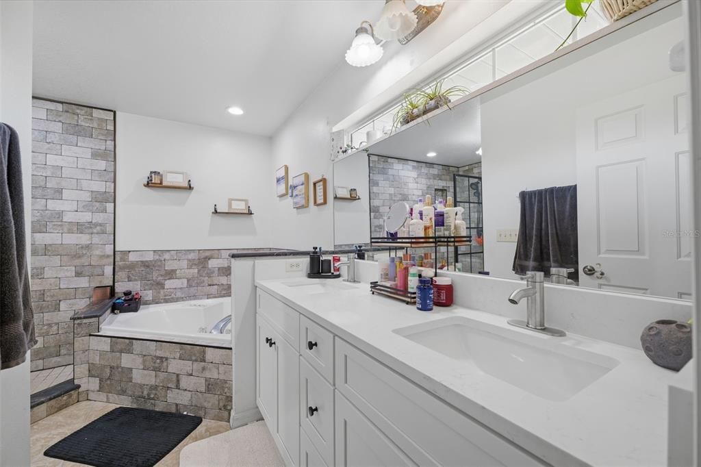 For Sale: $380,000 (3 beds, 2 baths, 1799 Square Feet)