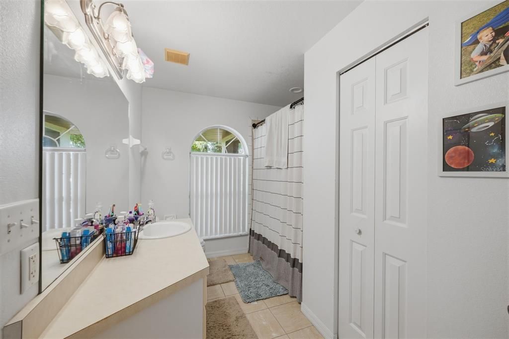 For Sale: $380,000 (3 beds, 2 baths, 1799 Square Feet)