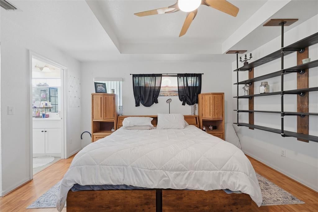 For Sale: $380,000 (3 beds, 2 baths, 1799 Square Feet)